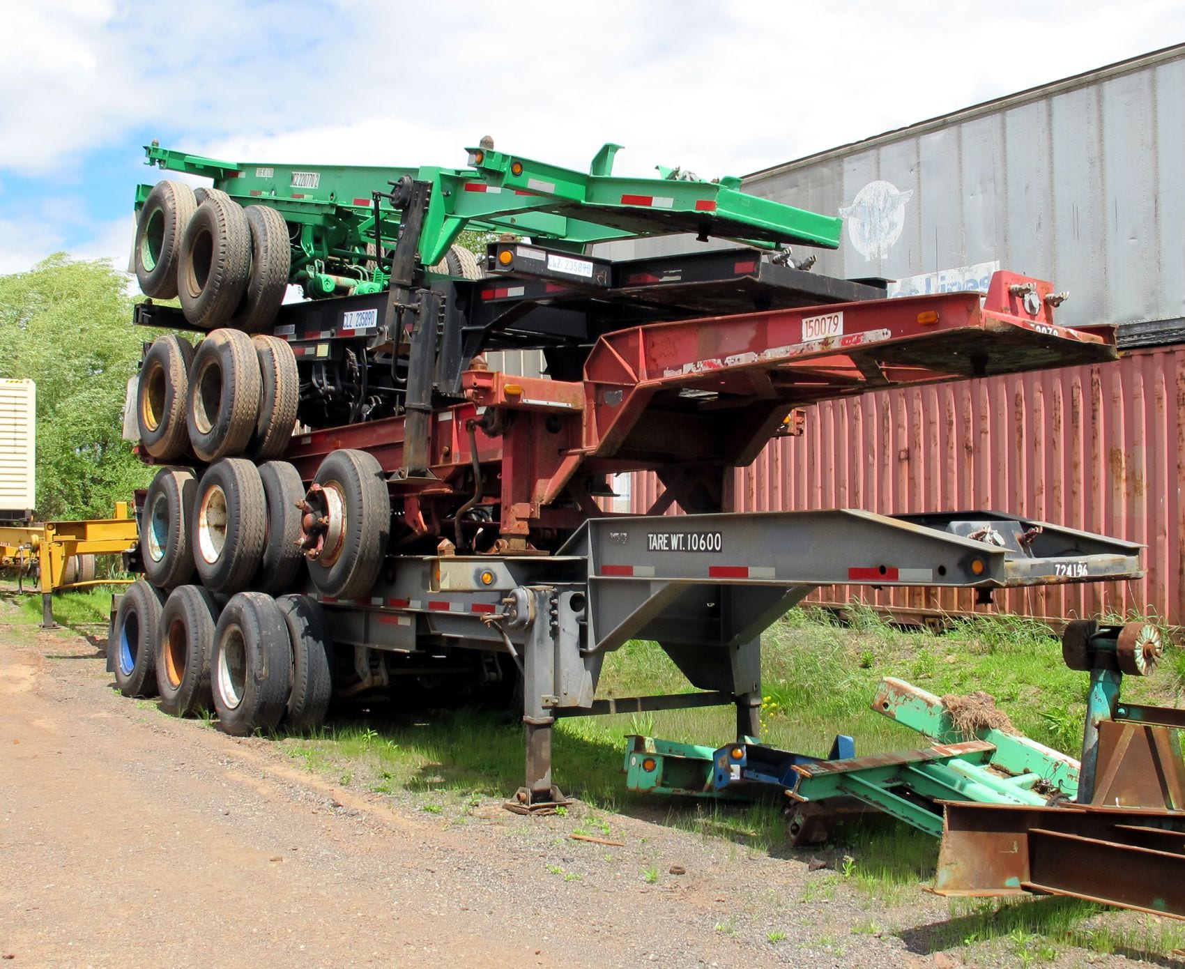 Need tri-axle chassis, contact TRS Containers. We sell rent repair register truck