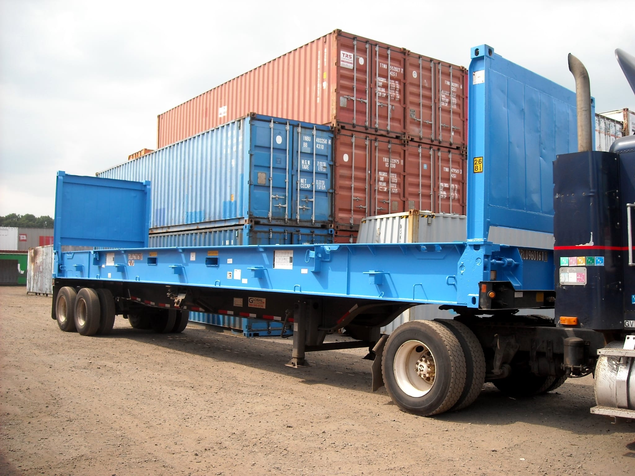 TRS 40ft flatracks carry heavy or odd shaped cargo